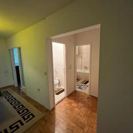 Apartments Beckovic 아파트 *